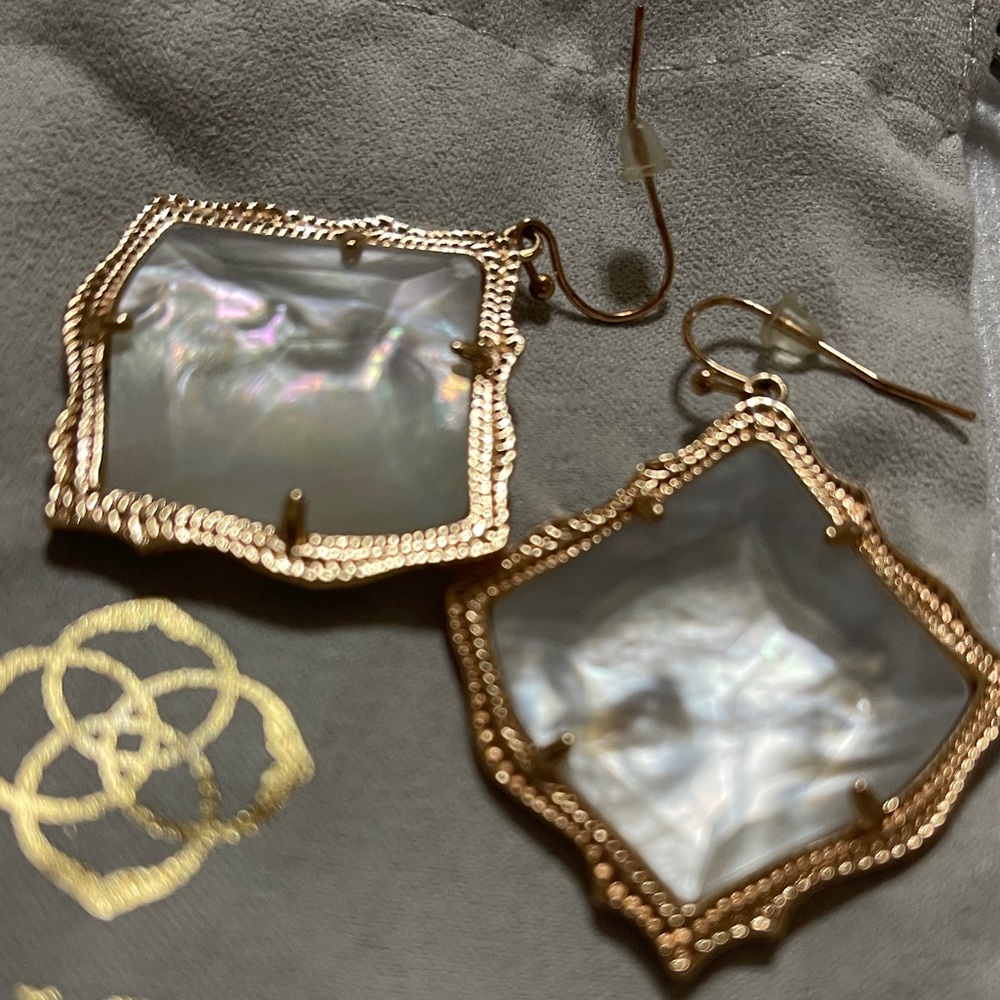 Kendra Scott Arabesque Earrings. Like new!!